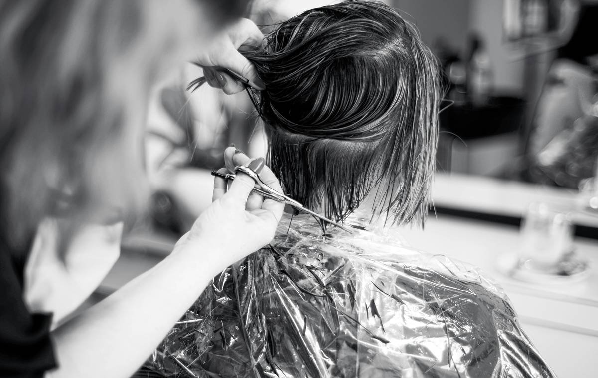 How Hair Pins Deliver a Professional Finish—Even When You’re Running Late