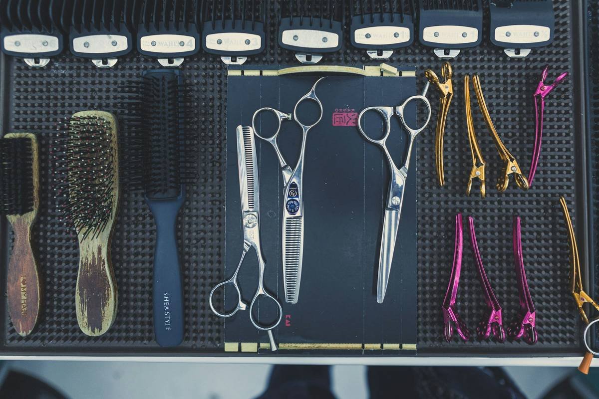 Infographic showing that 68% of women waste 7+ minutes daily searching for hair accessories; organized users style 30% faster