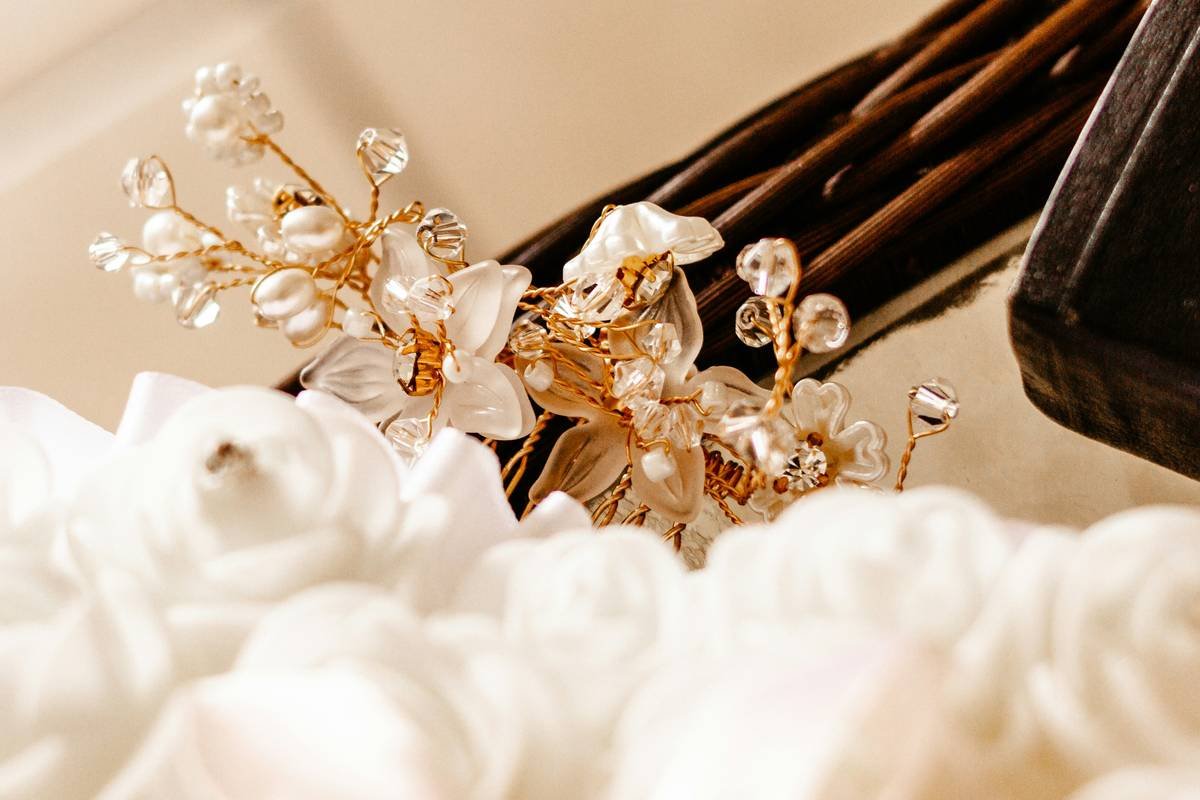 Ornate Hair Pins: The Secret Weapon for Instant Elegance (Without the Salon Price Tag)