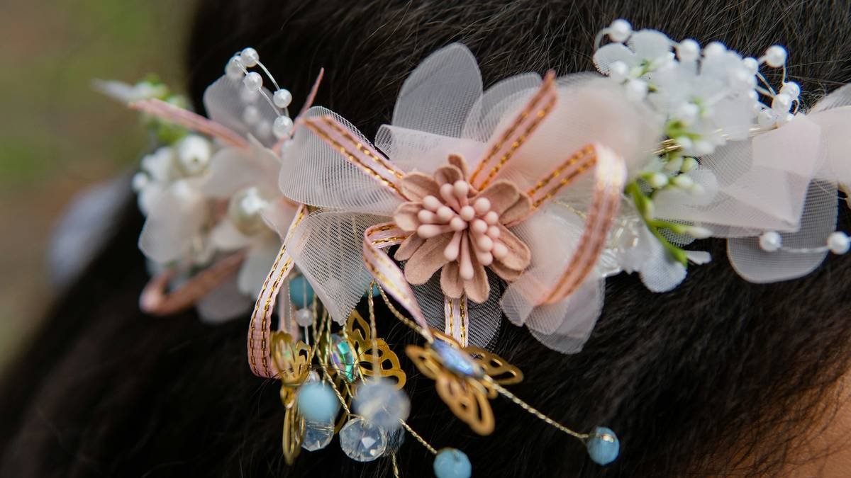 Comparison of bridal hair pins showing textured tines versus smooth tines for secure hold